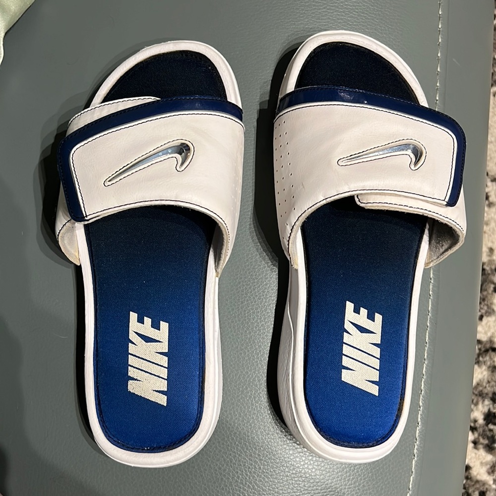 Nike Memory Foam Velcro Slides Men’s SZ 9
